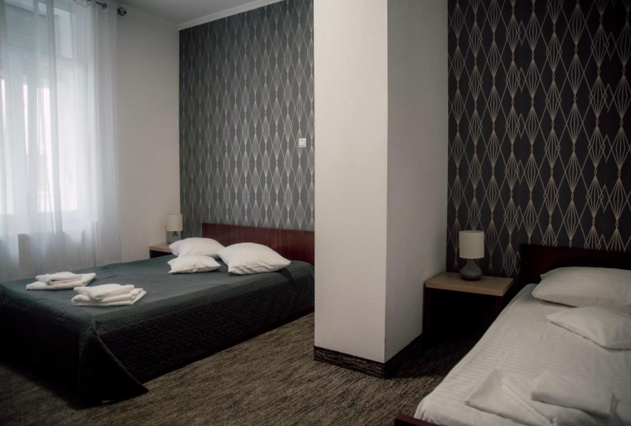 Carnival City Hotel Oradea Exterior photo