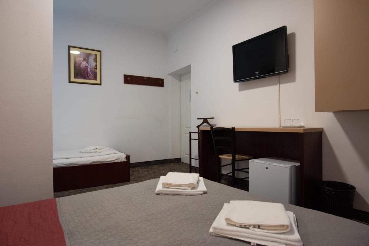 Carnival City Hotel Oradea Exterior photo