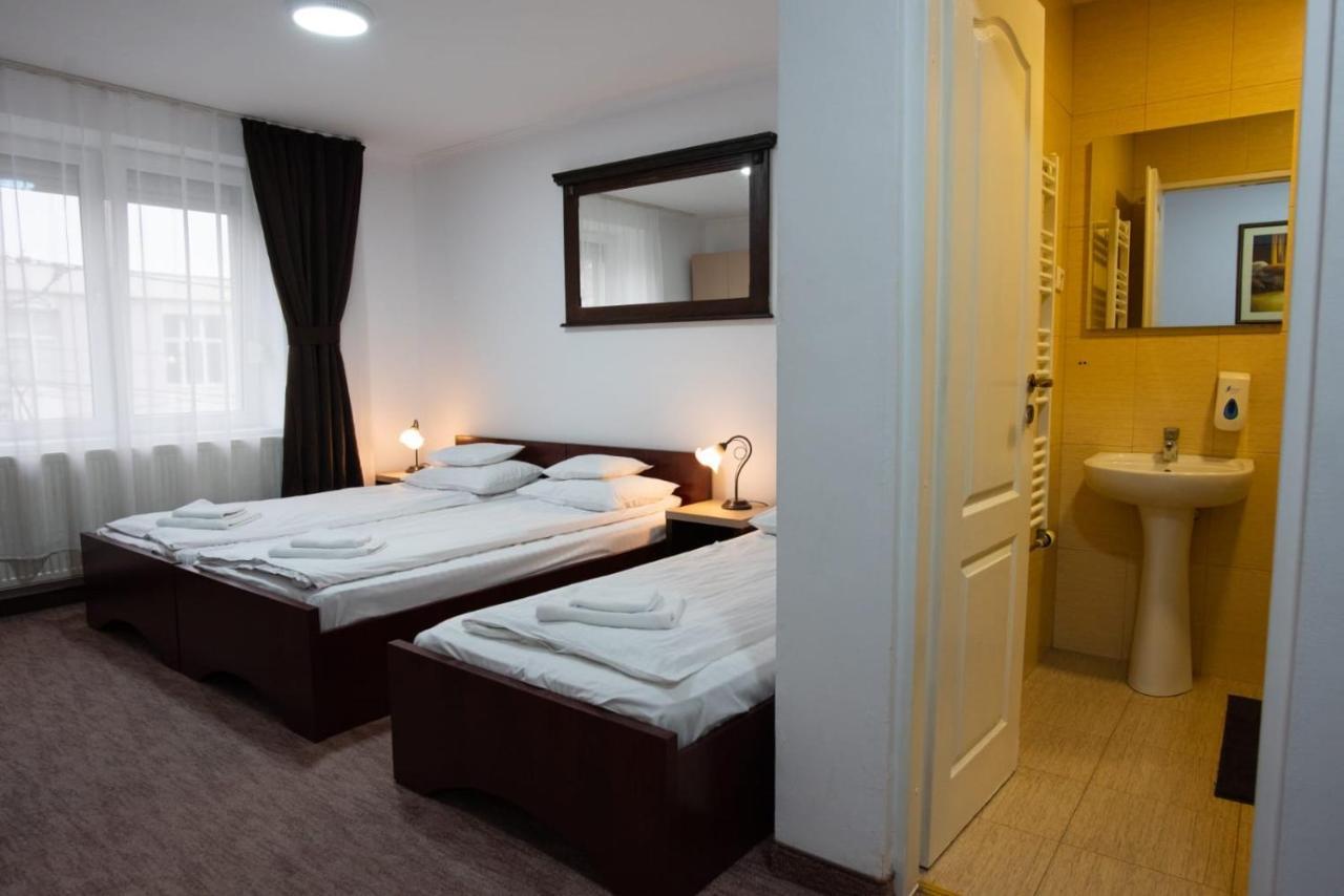 Carnival City Hotel Oradea Exterior photo